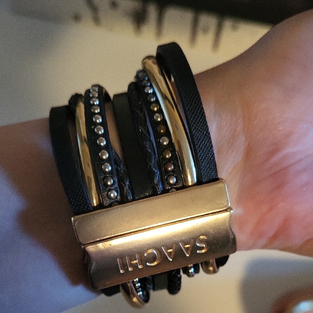 SAACHI Black and Gold Layered Magnetic Bracelet - Picture 3 of 6